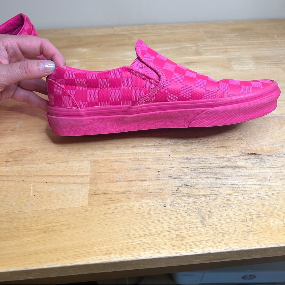 🩷 🩷 RARE FIND 🩷 🩷Vans Classic Slip-On Checkerboard Sneakers on Pink Glow - Picture 7 of 9